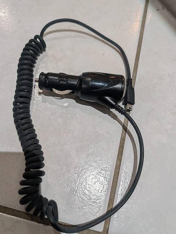 Caricabatterie: HTC câble de chargement voiture - Autoladekabel – Usato da Sonceboz-Sombeval venduto da michael.l 1