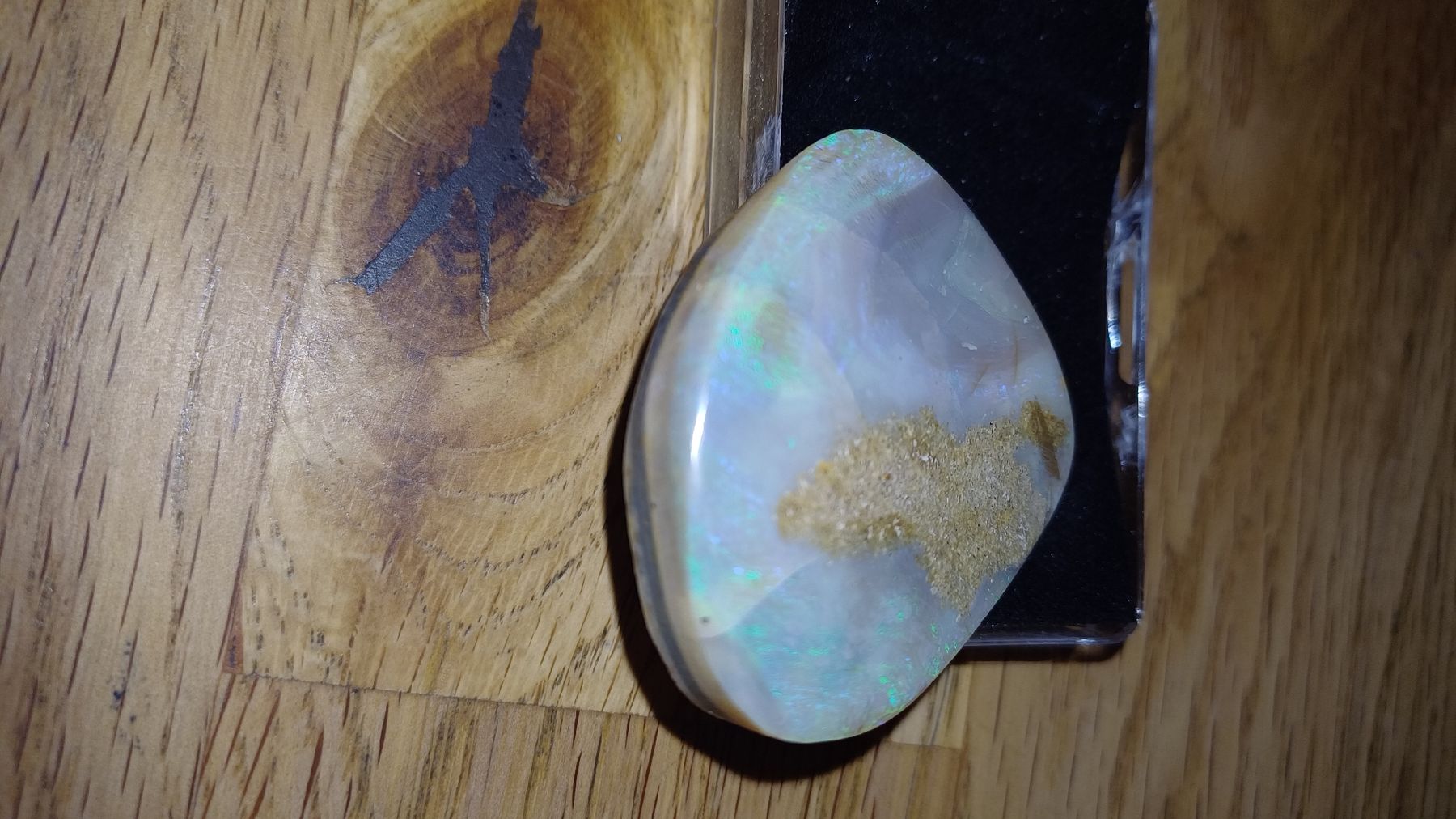 Minerali & Pietre curative: Cuber Pedy Opal Australien – Usato da Flawil venduto da Naphtali