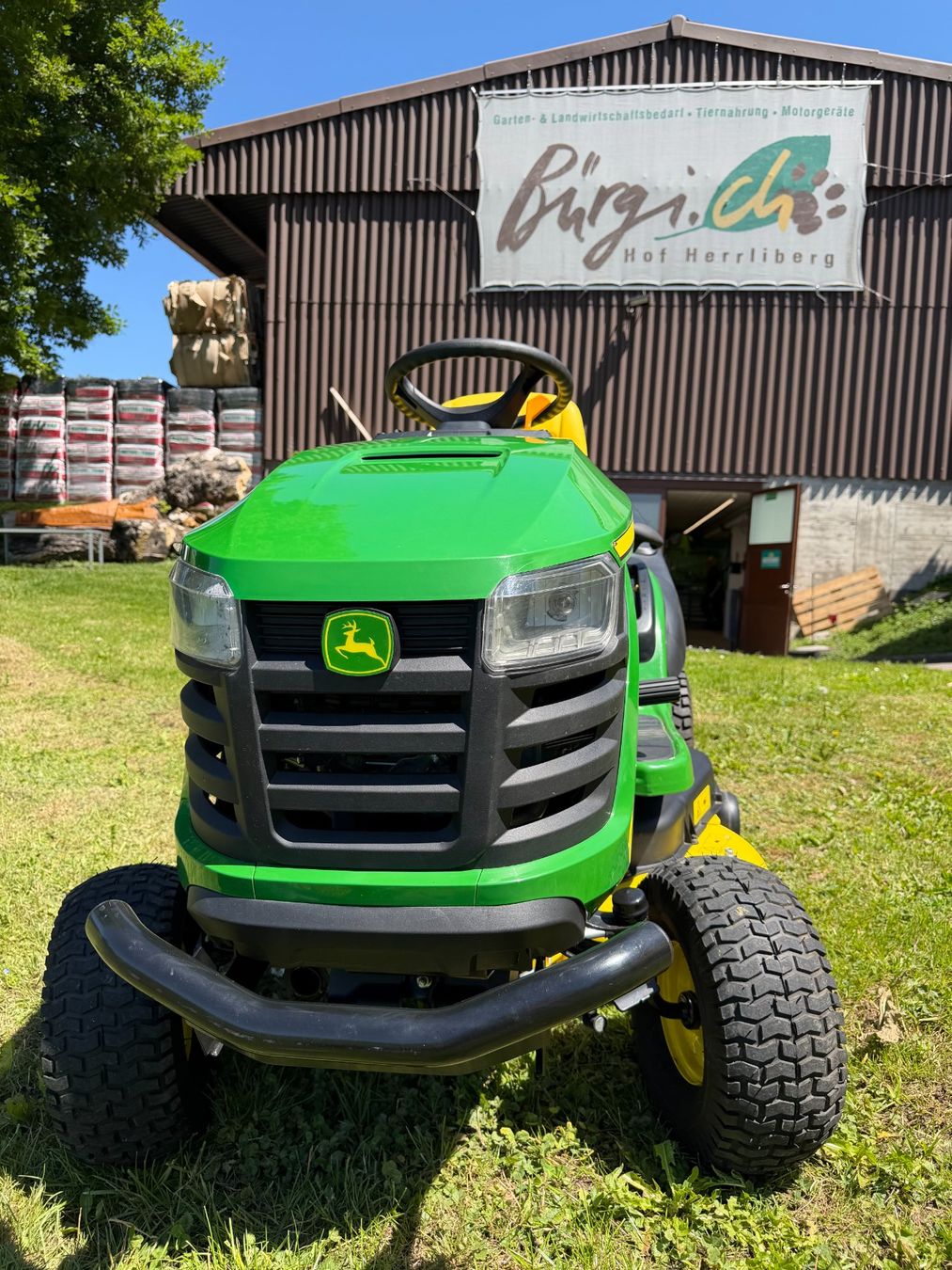 Tagliaerba: Rasentraktor John Deere X167R – Usato da Herrliberg venduto da Herby7 1