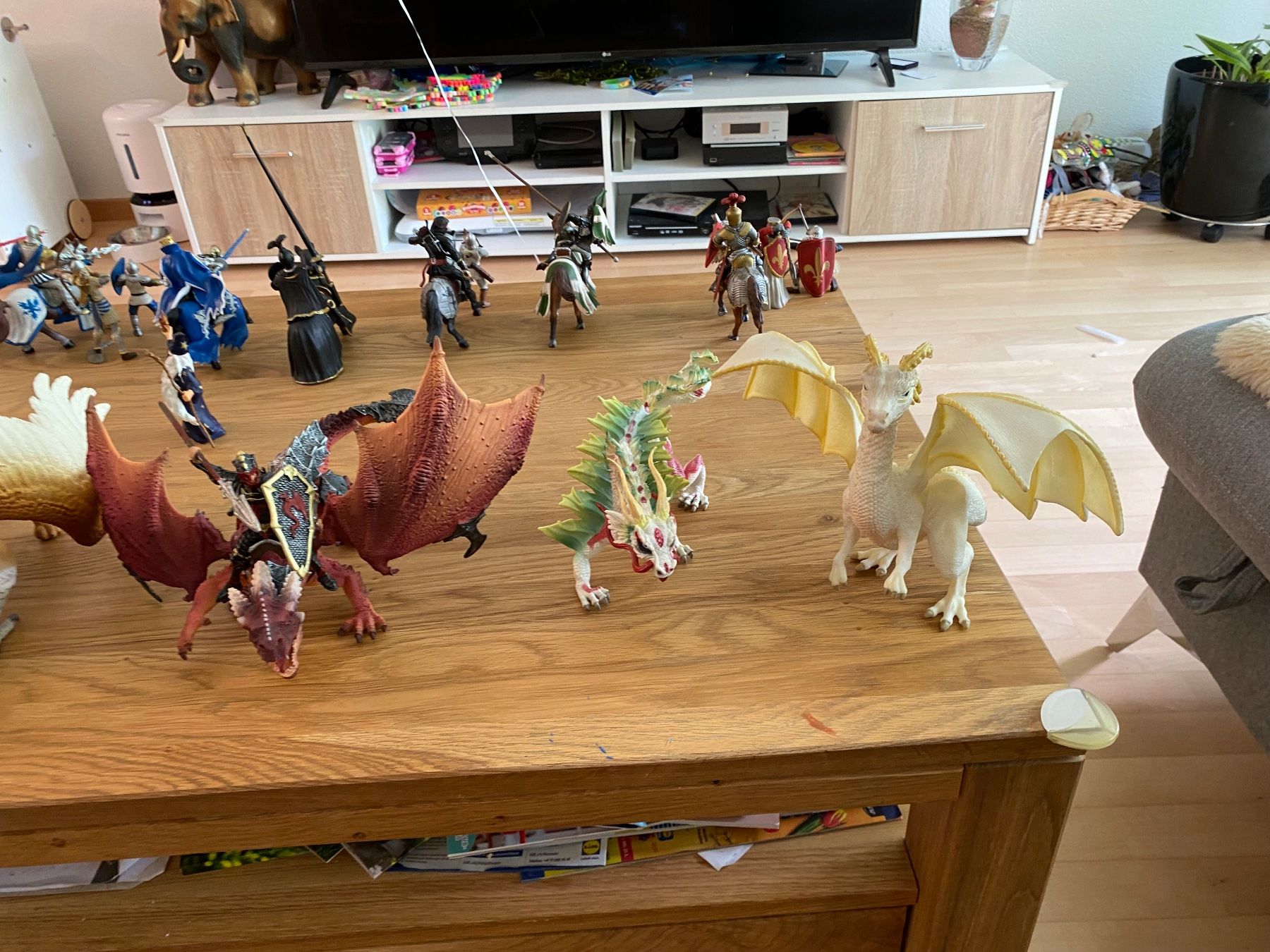 Schleich Figuren: Drachenfiguren Set mit Rittern guter Zustand – Gebraucht aus Obernau von YvesHeiz 5