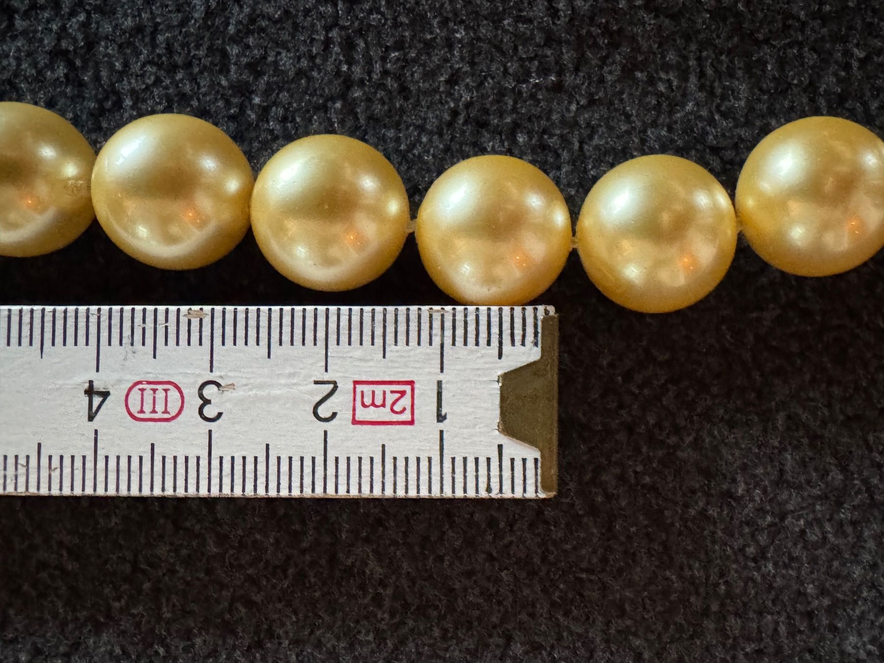 Catenine: Perlenkette goldfarben von Majorica – Usato da ZÜRICH venduto da redhead61 4