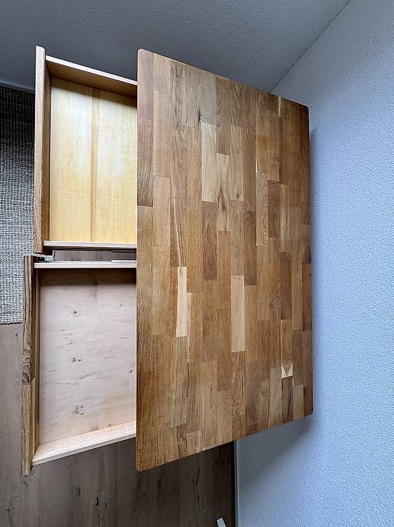 Scrivanie: Holz Schreibtisch mit Schubladen gebraucht – Usato da Biberstein venduto da evolution89 1