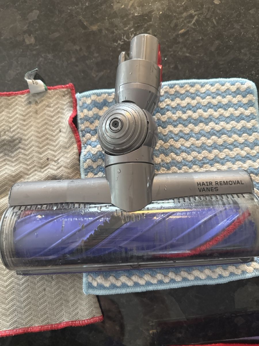 Dyson Staubsauger & Zubehör: Dyson Staubsauger  – Gebraucht aus Lengnau BE von mat_mw9v 1
