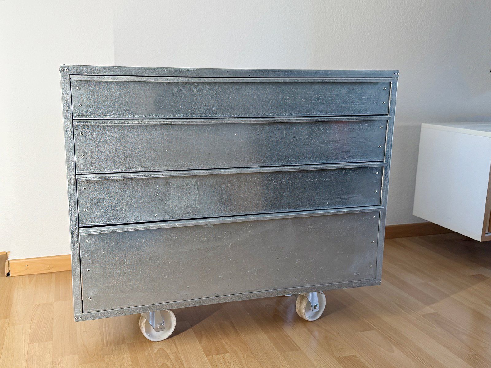 Interio Cassettiere: Korpus Rollkontainer Interio Galva Industrie Metall – Usato da Zürich venduto da LZA_Zuerich