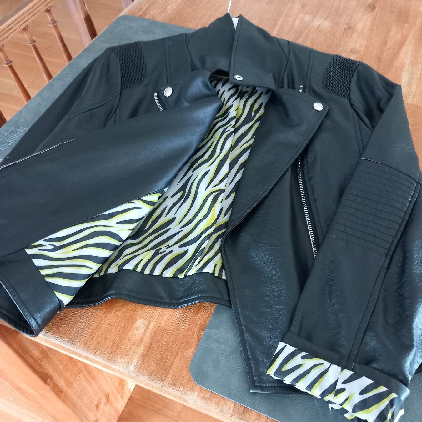 Giacche: Kunstleder Jacke schwarz. – Usato da Aegerten venduto da gismolini 4
