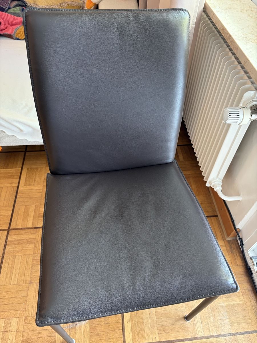 Livique Sedie: Leather Dining chair dark brown  good condition – Usato da Zürich venduto da dor_9l9g 4