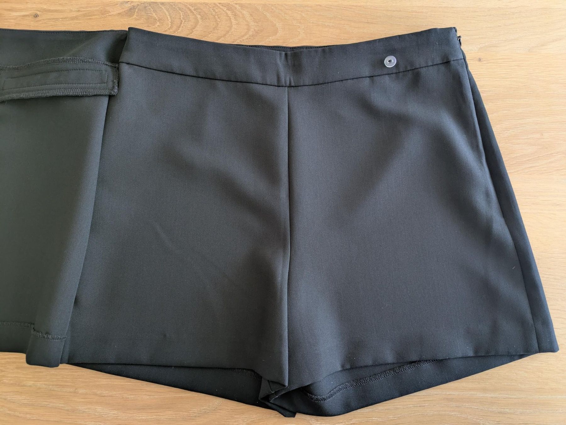 C&A Röcke: Skort schwarz Gr.38 – Gebraucht aus Schneisingen von tiziana_v01 2