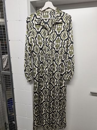 Schönes Maxikleid mit Muster, ideal für den Herbst!