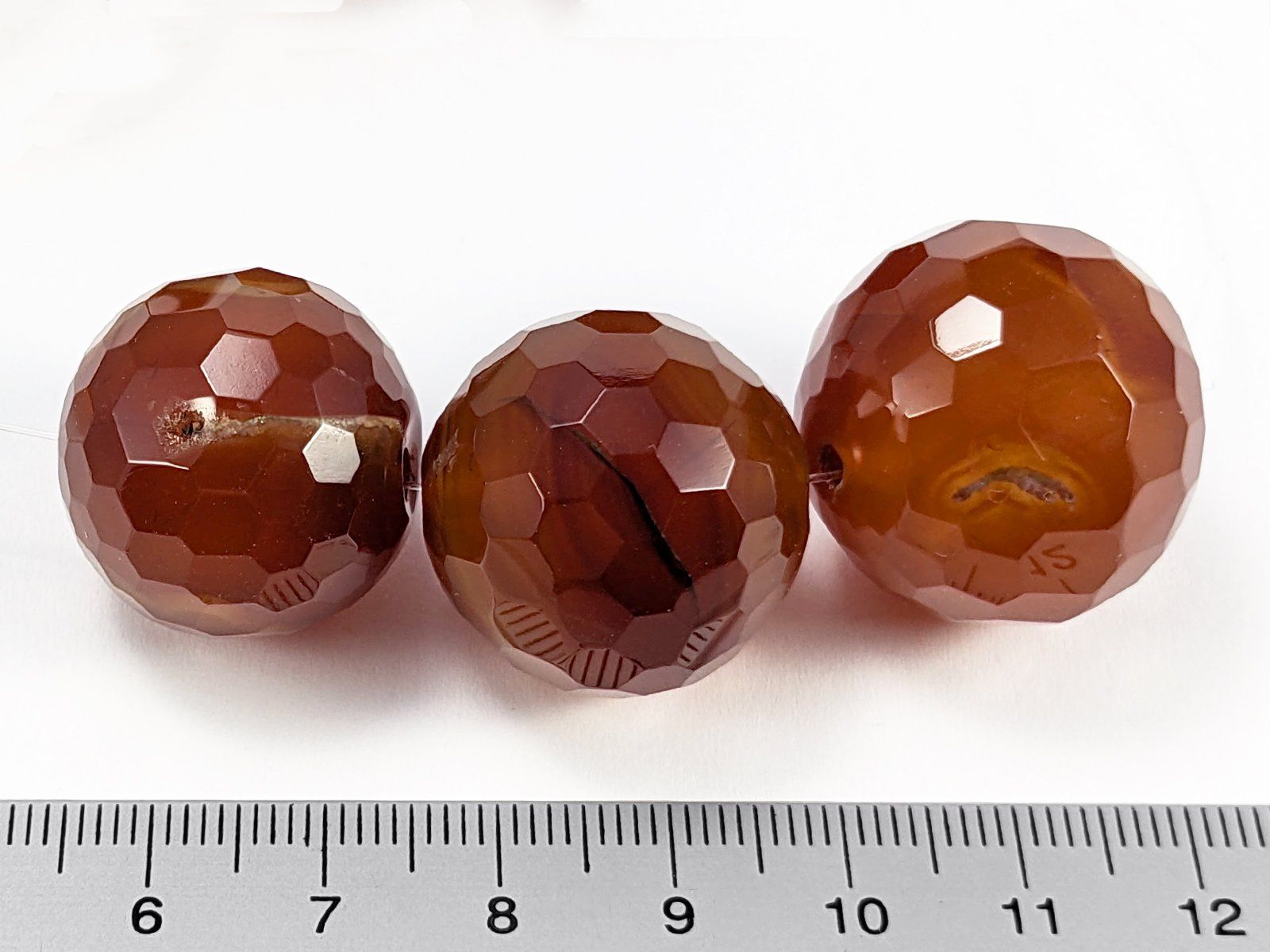Minerali & Pietre curative: facettierte Karneol Perlen 20 bis 24mm, 7Stk – Nuovo e nell'imballaggio originale da Meilen venduto da GypsyCat 1