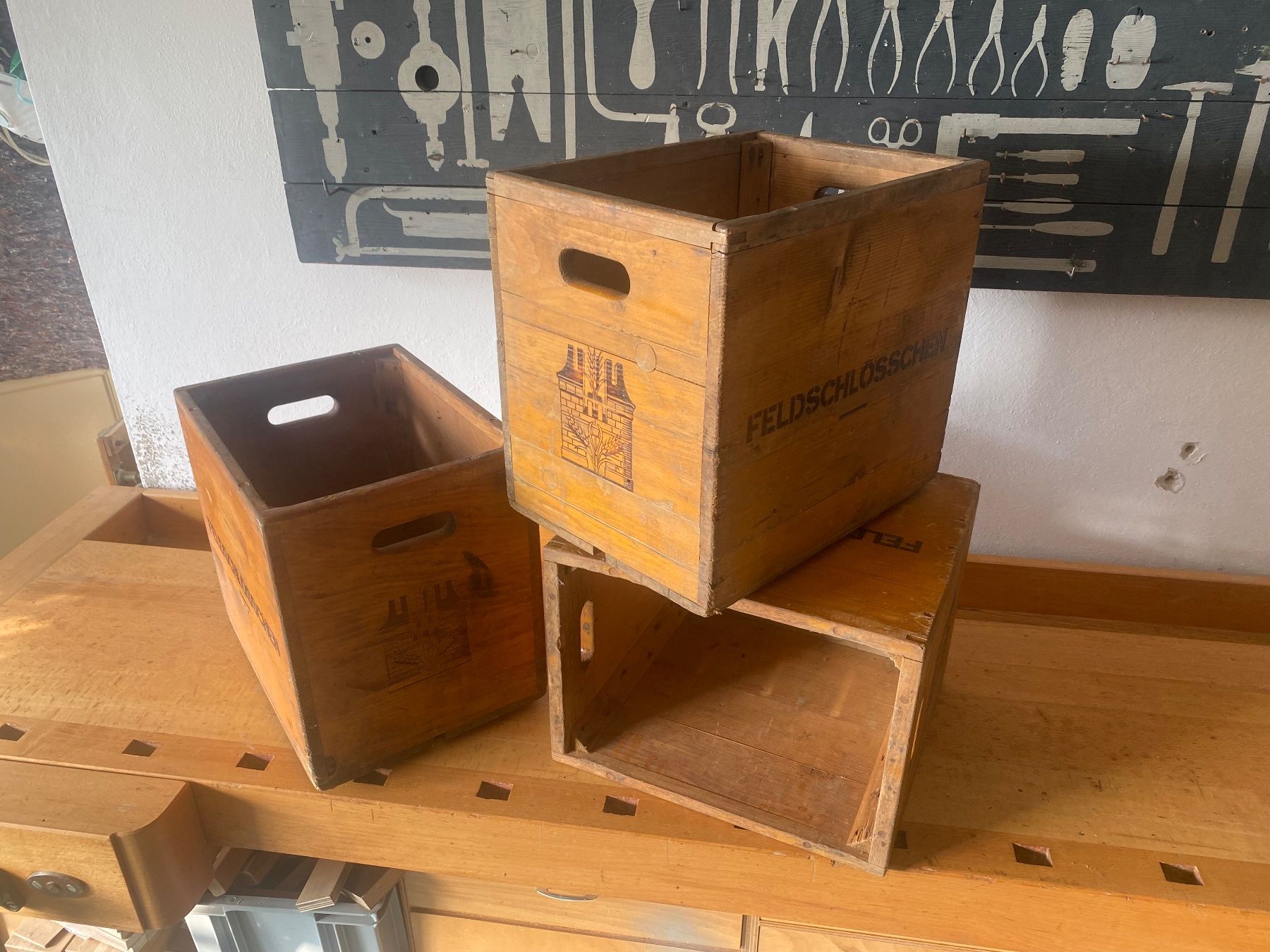 Casse di vino e birra: Schöne alte Feldschlösschen Bier-kisten – Usato da Seewen SO venduto da Nordic-Old-Fashion 1
