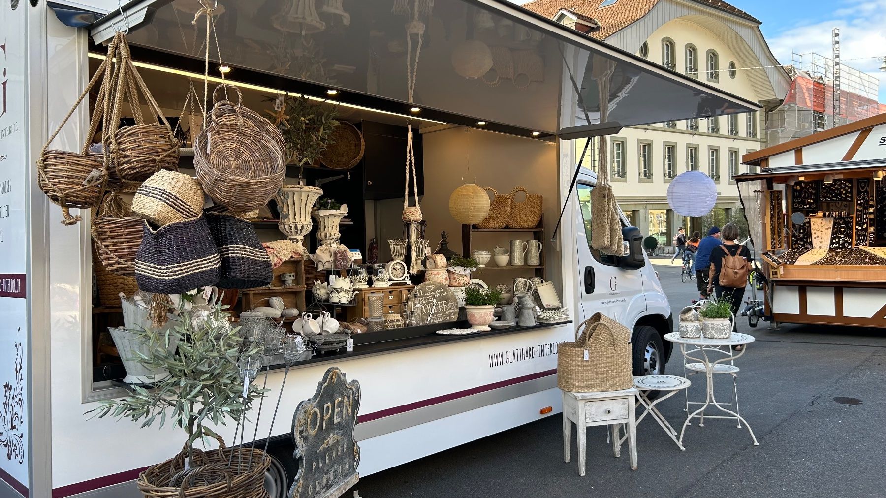 Sonstiges für Firmenanlässe & Parties: Gesamtes Marktgeschäft, 1 Marktauto, 2 Markthäuser, Ware – Gebraucht aus Innertkirchen von Glatthard-Interior