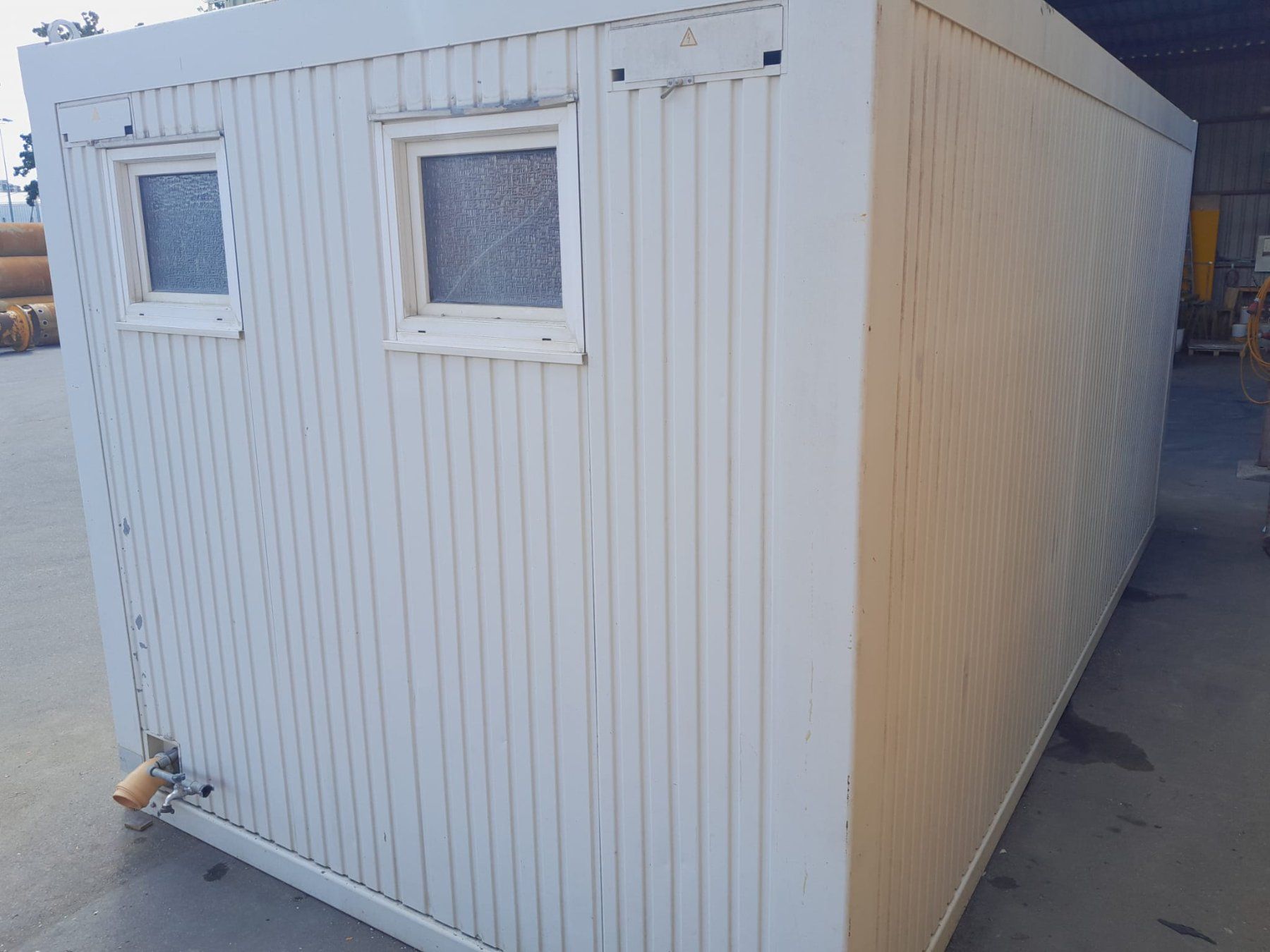 Contenitori edile: Sanitär Container 6.0x3.0x2.8m – Usato da Regensdorf venduto da MAGZH 1