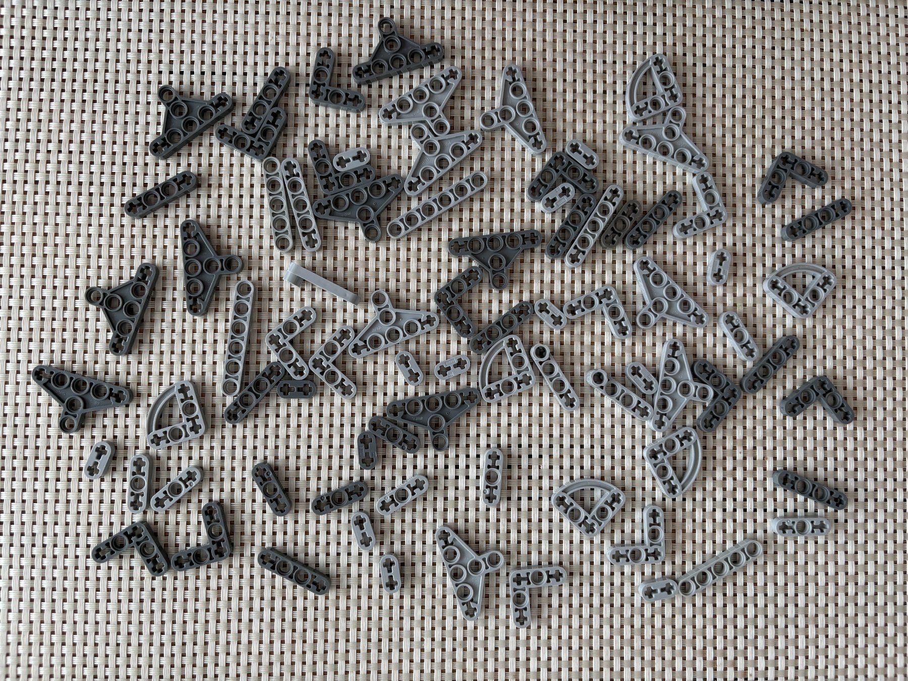 Lego Kit di costruzioni: Lego Technik graue flache runde Lochbalken LotX – Usato da Buochs venduto da Techtelmechtel