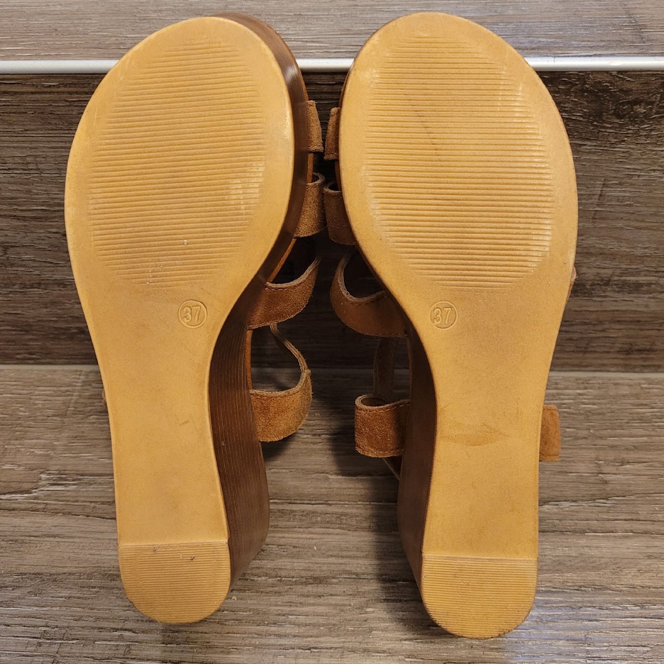Scarpe da donna: Sandalen Wildleder look 37 – Usato da Niederbuchsiten venduto da klengyel 7