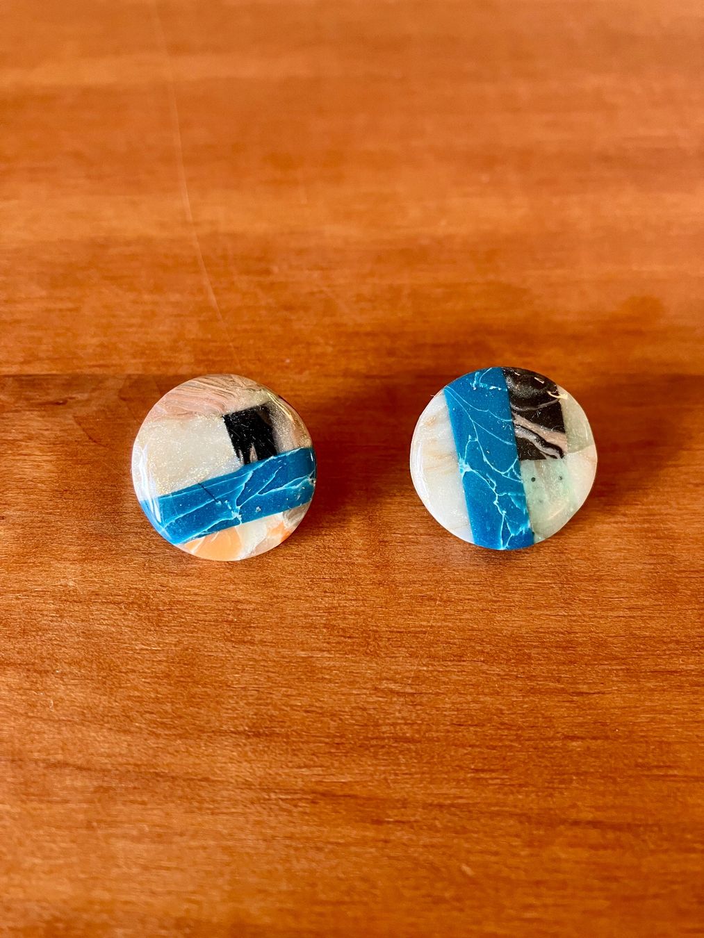 Orecchini pendenti & Orecchini a lobo: Handgemachte Ohrstecker aus Polymer Clay – Usato da Zürich venduto da mou_j96c