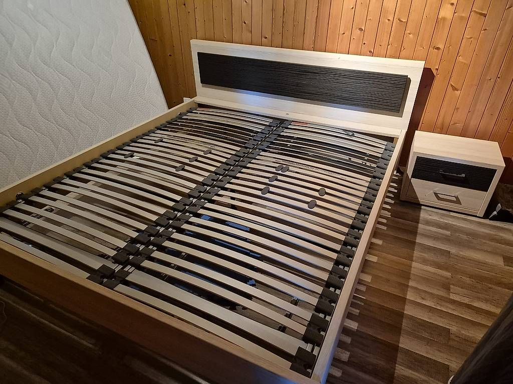 Betten: Lit deux place + tables de nuits assorties x2 – Gebraucht aus Ravoire von mat_nq98