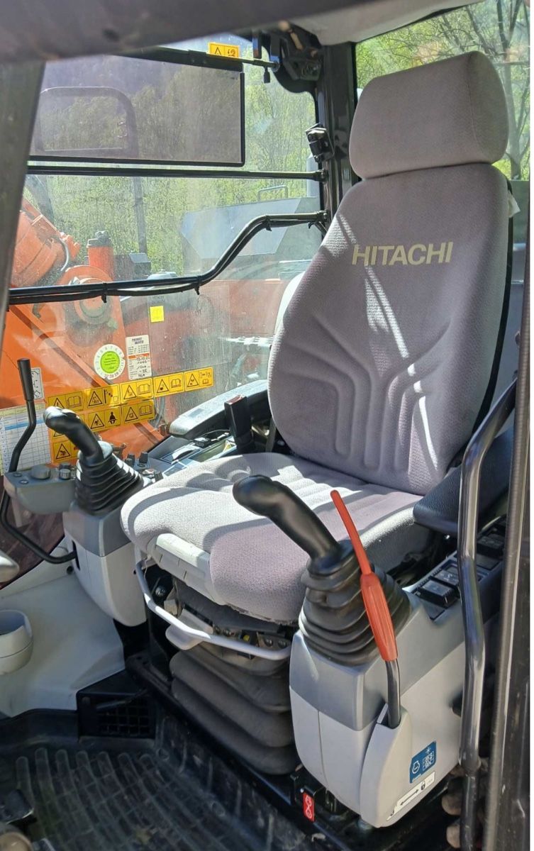 Hitachi Bagger: Bagger Hitachi ZX 135 US-6 – Gebraucht aus Aquila von odi_lnx2 3