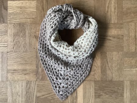 Gehäkelter Schal, Dreieckstuch, beige-braun, neu, sehr weich