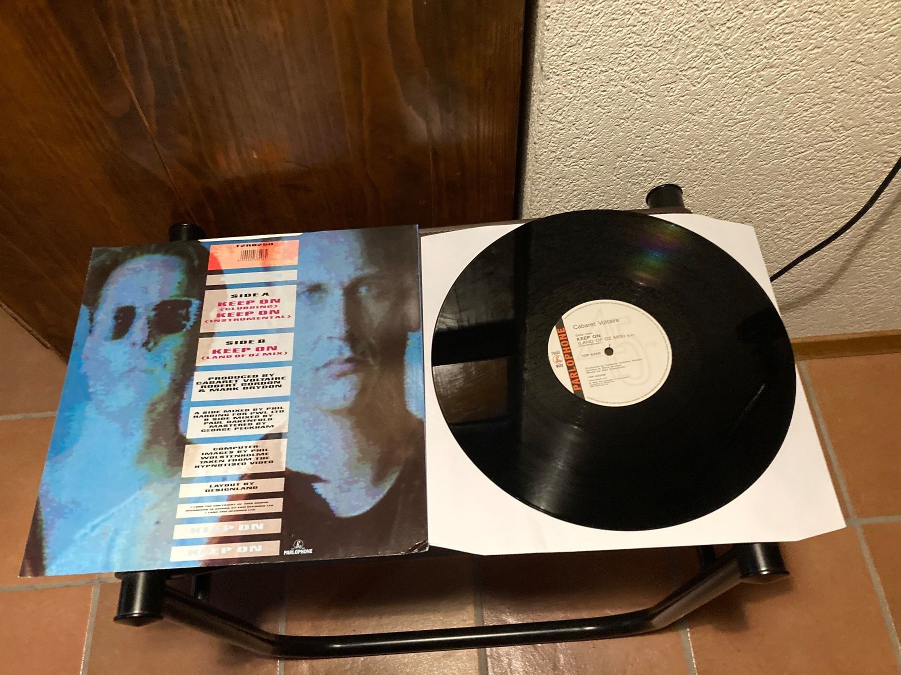 Dischi in vinile: Cabaret Voltaire - Keep On – Usato da Fribourg venduto da Karushi 1