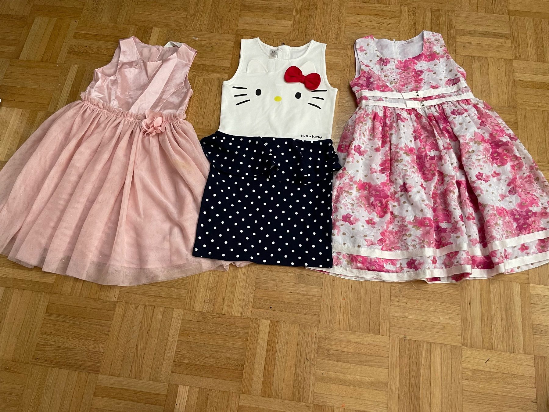 Lotti & Set di vestiti: 3 Kleider Gr 128/134 – Usato da Biel/Bienne venduto da philong