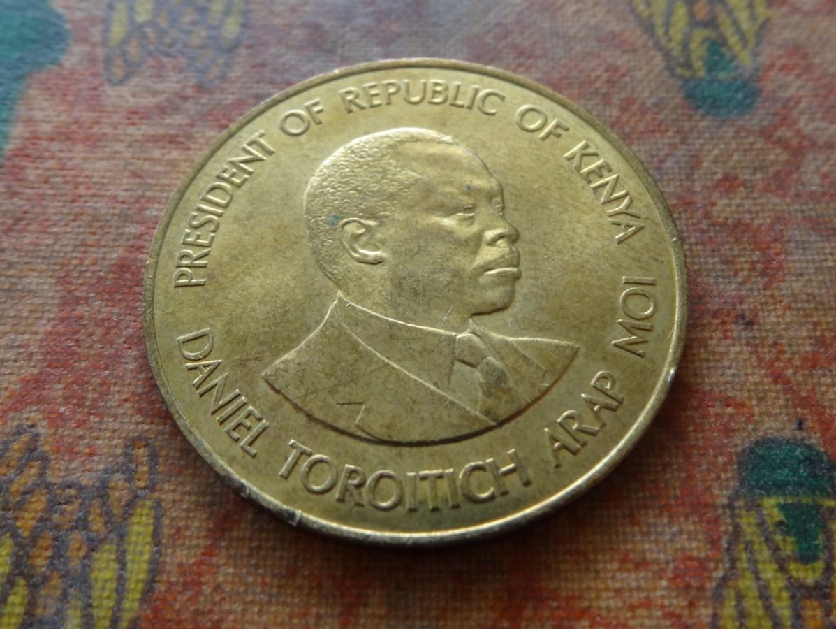 Tutti le monete: KENYA   10  Cents   1984 – Usato da Romanel-sur-Lausanne venduto da Swift13 1