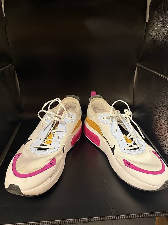 Nike Scarpe da donna: Nike Sneaker zu verkaufen – Usato da Wohlen AG venduto da Schnurrenb 1