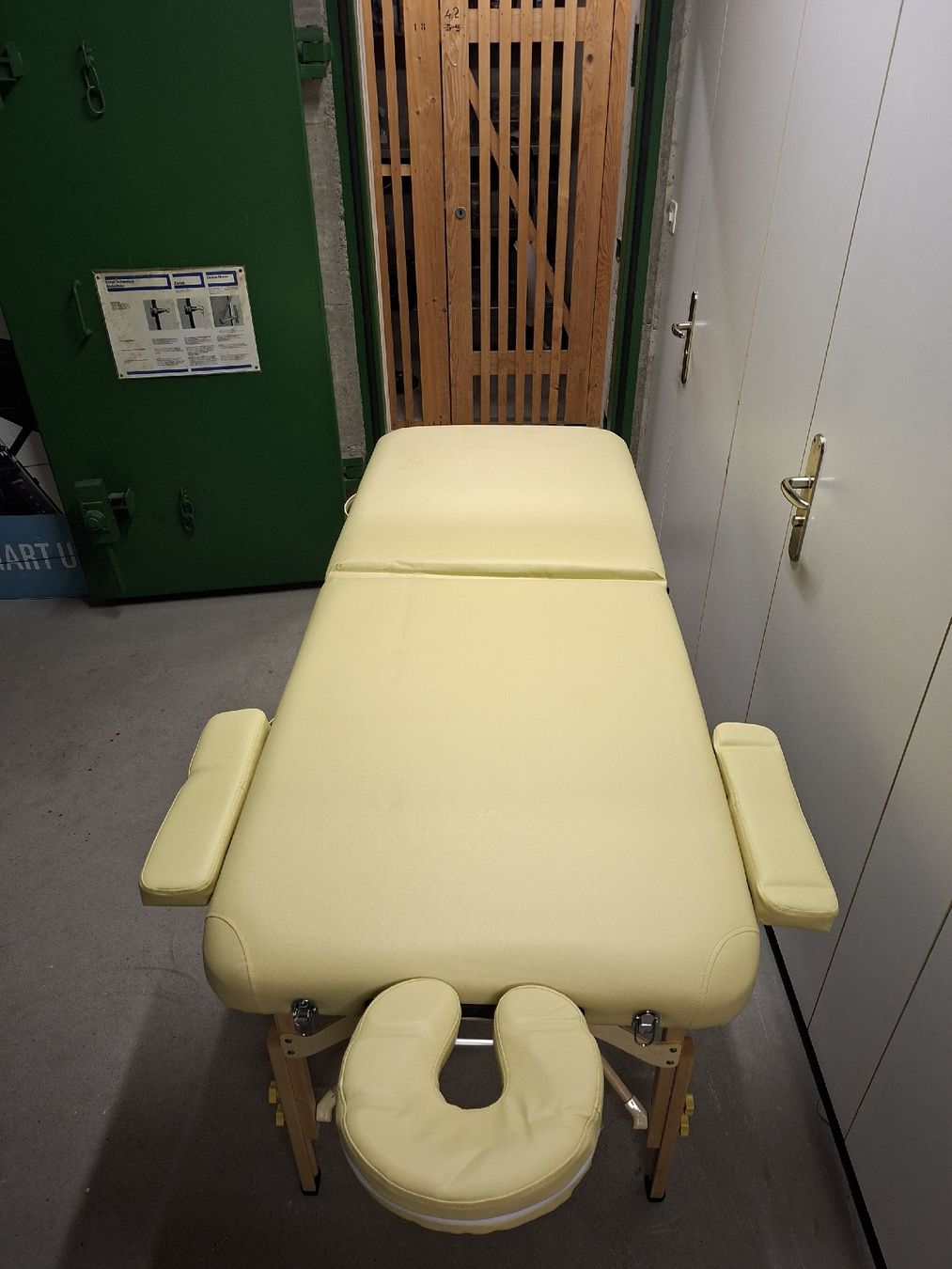 Kosmetik-& Massageliegen: Table massage/ Massageliege – Neu (gemäss Beschreibung) aus Basel von dio_wfv7 6