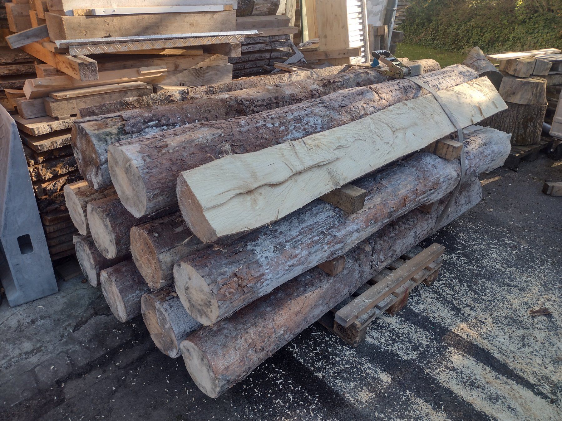 Articoli in legno: Rundholz Säulen, Stützen 2,30 m – Usato da Dinhard venduto da Mittelstenweiler