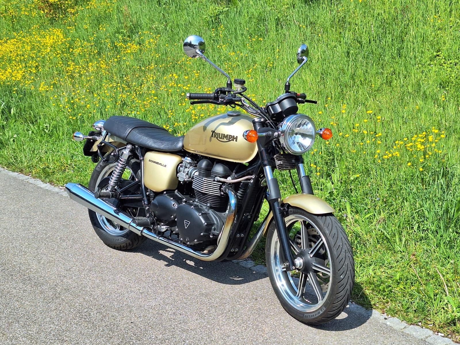 Triumph Route: Triumph Bonneville 900i – D'occasion à Meggen par Kailein