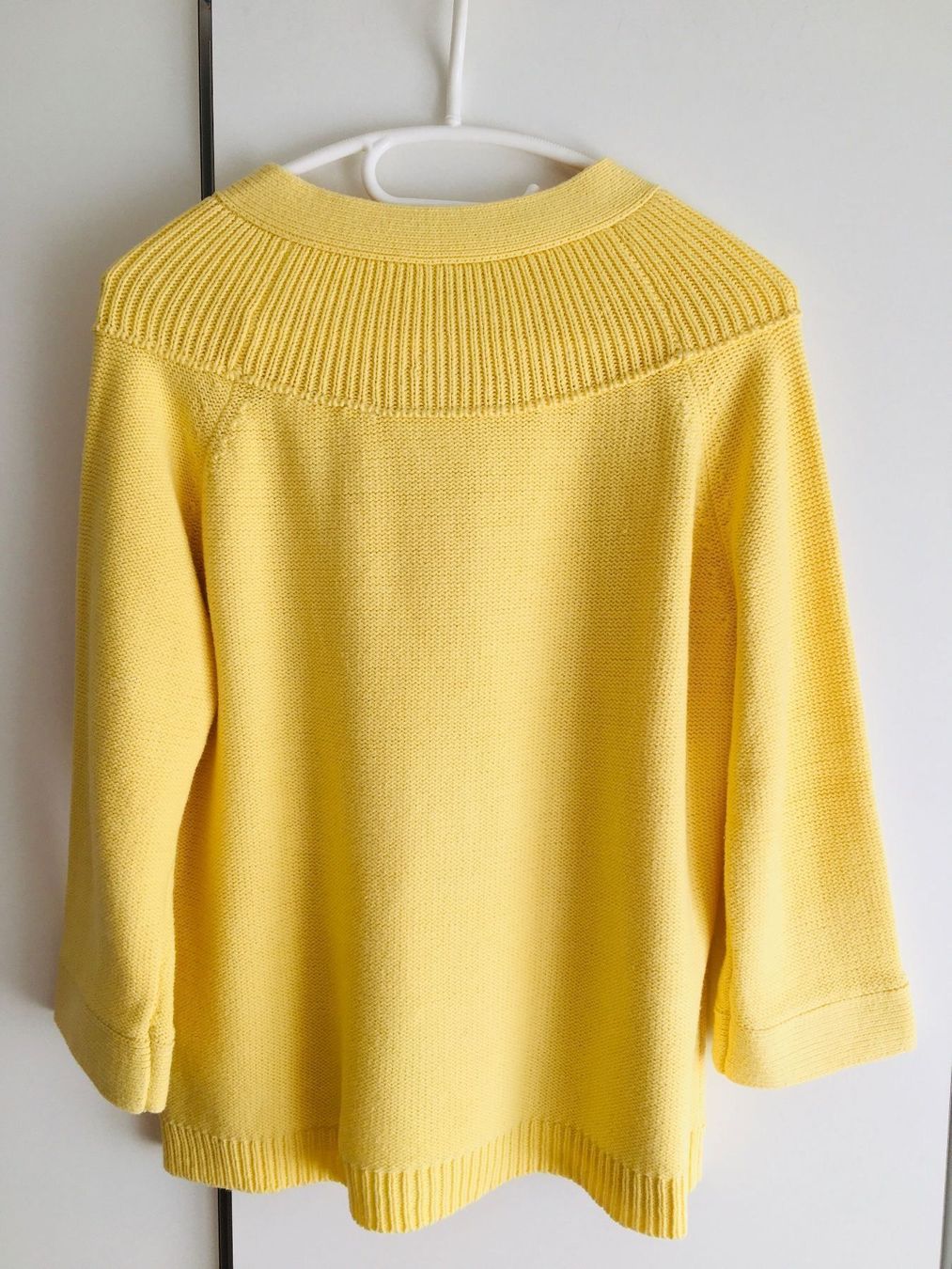 Giacche: Vanillefarbene Strickjacke aus Baumwolle – Usato da Bern venduto da Smile-2707 2