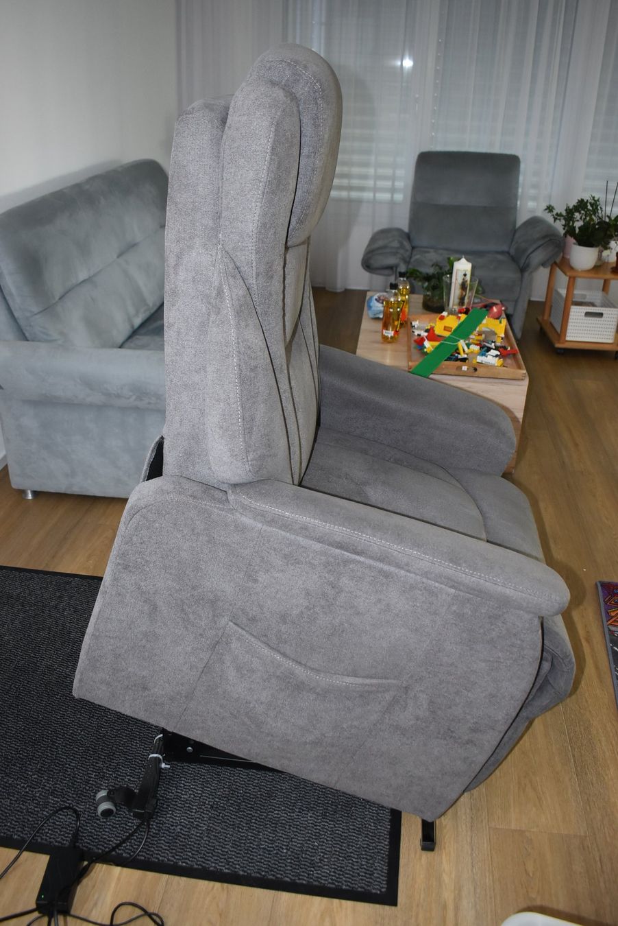 Sessel: TV-Sessel mit elektrischer Aufstehhilfe – Gebraucht aus Schönenberg TG von Scania10 4