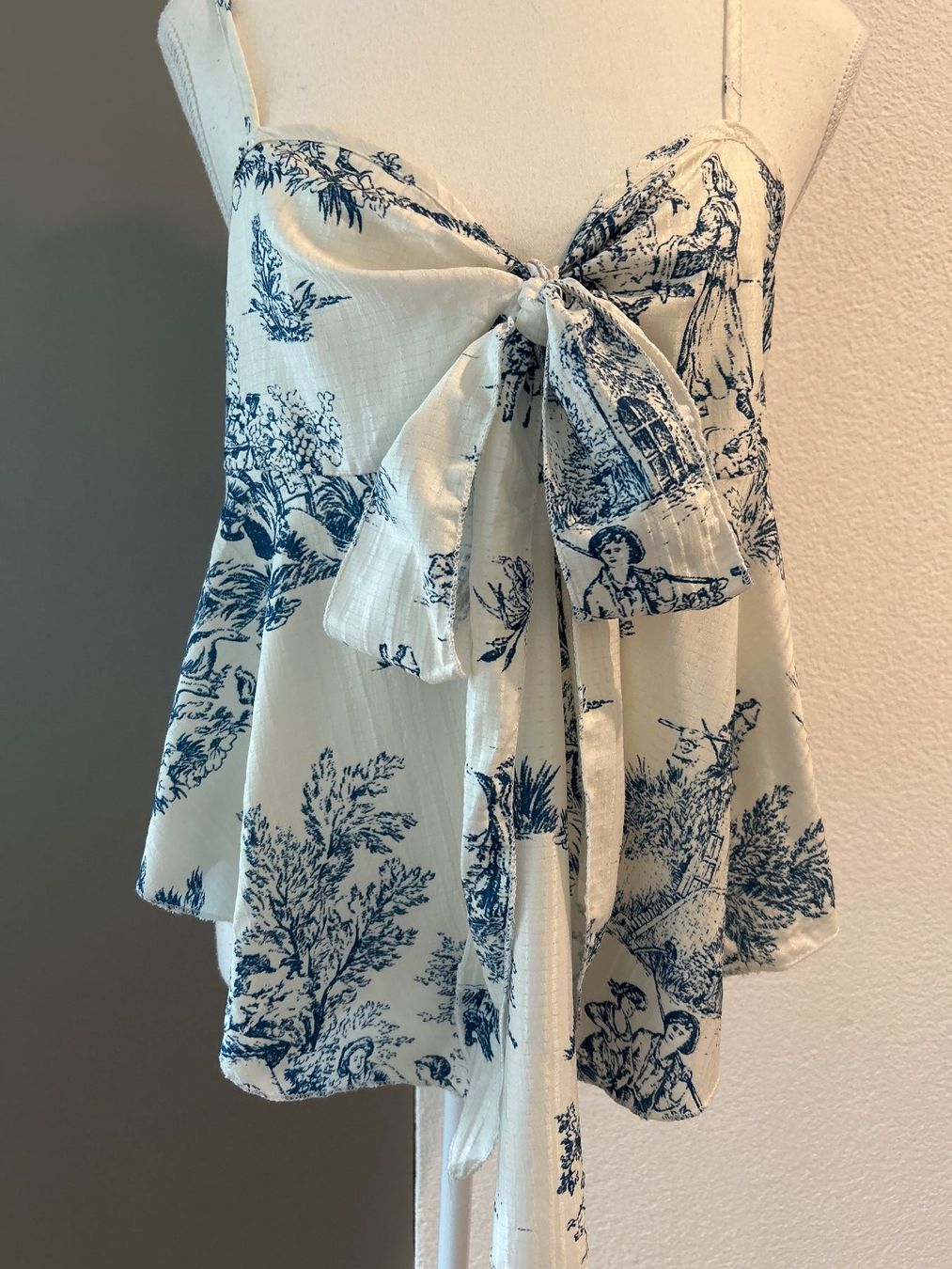 Top: Top mit Schleife ecru  und blauem Muster Gr. L – Usato da Brunnen venduto da Nala2929 1