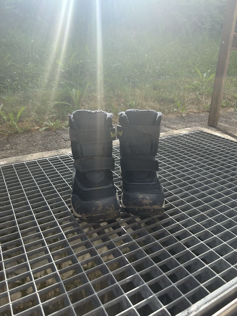 Scarpe per ragazzi: Kinder Stiefel Grösse 24 neuwertig – Usato da Langnau am Albis venduto da sol_lpy8