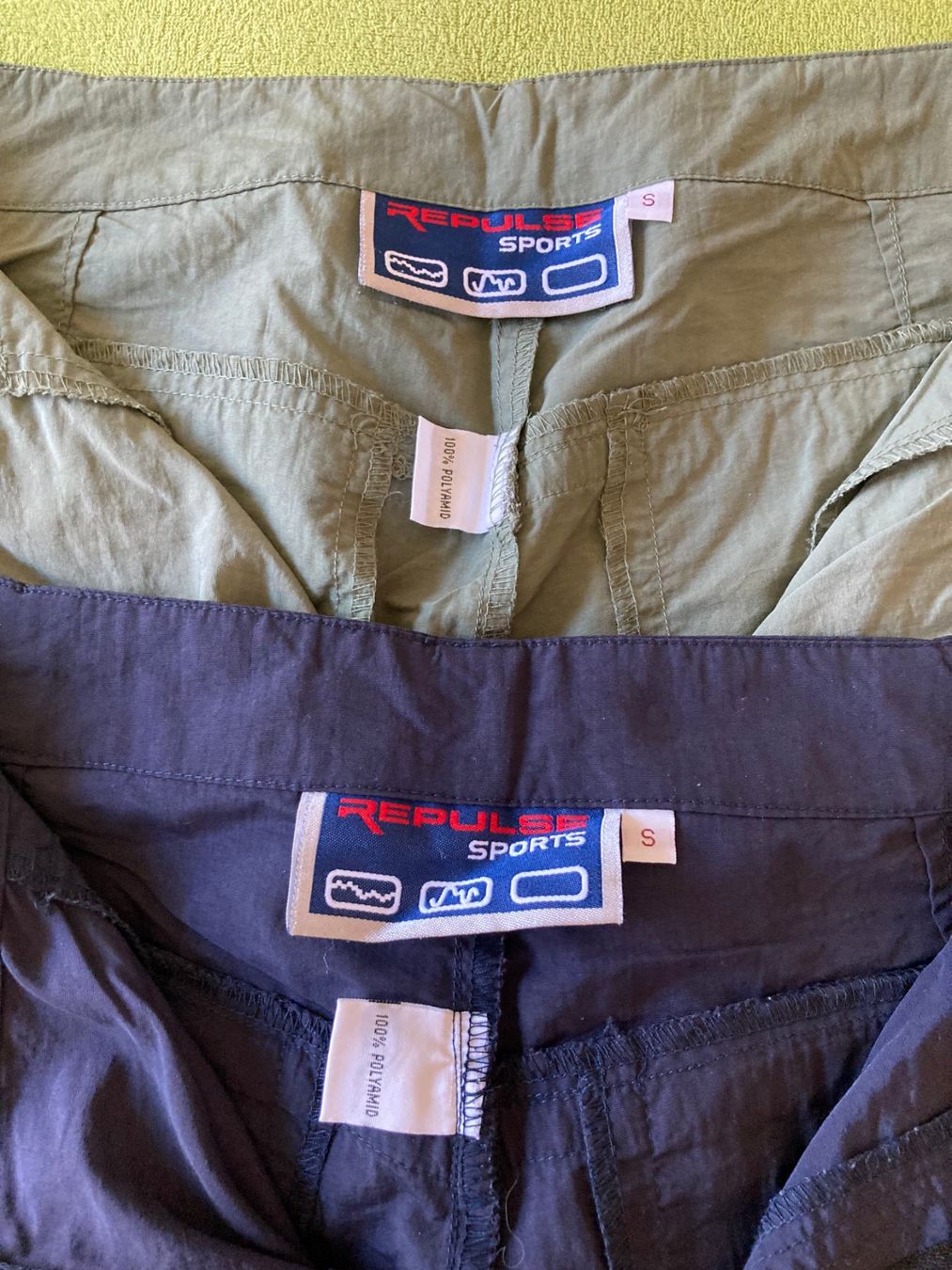 Pantaloni: 2 Sommer Freizeit-Hosen – Usato da Andeer venduto da JDOGG 3