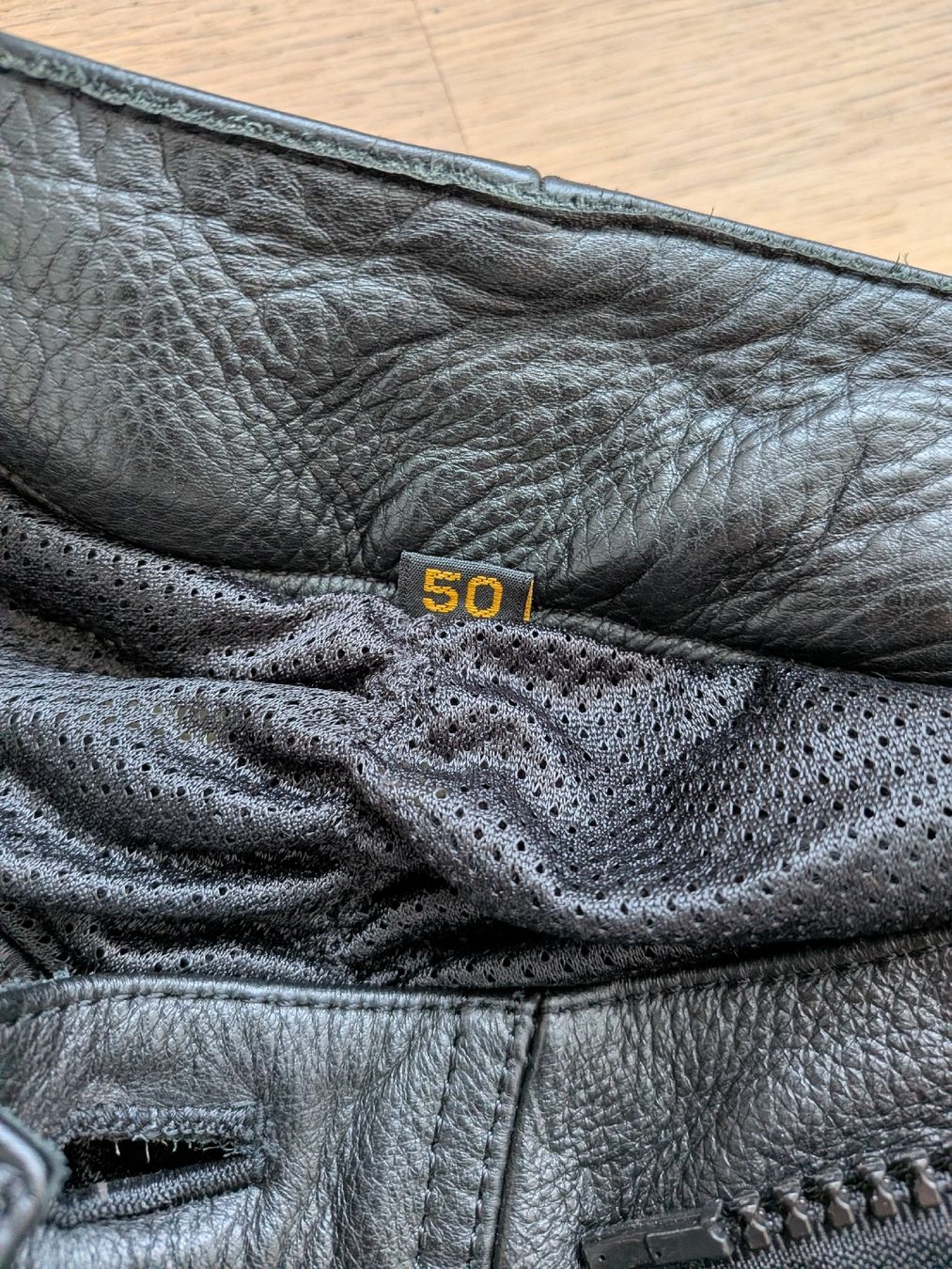 IXS Pantaloni: Motorrad Lederhose IXS – Nuovo (secondo la descrizione) da Reutigen venduto da Aprilia-0046 4