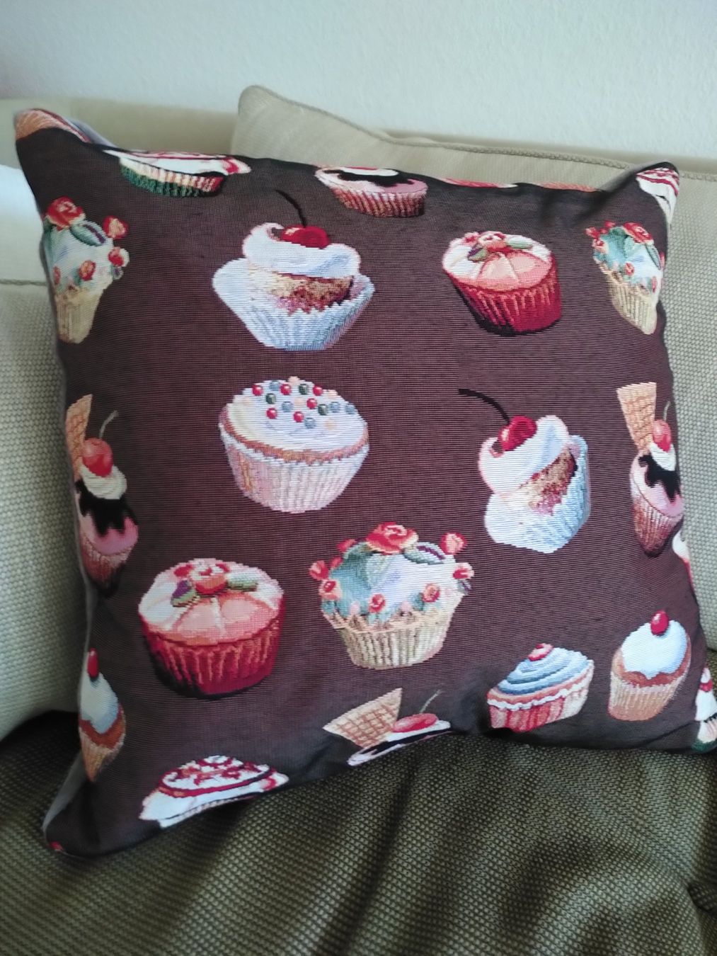 Cuscini: Zierkissen Cup Cake – Nuovo e nell'imballaggio originale da Kriens venduto da Wolly85