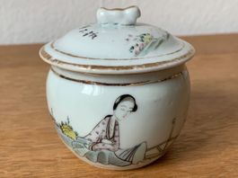 Chinesisches Porzellanobjekt
