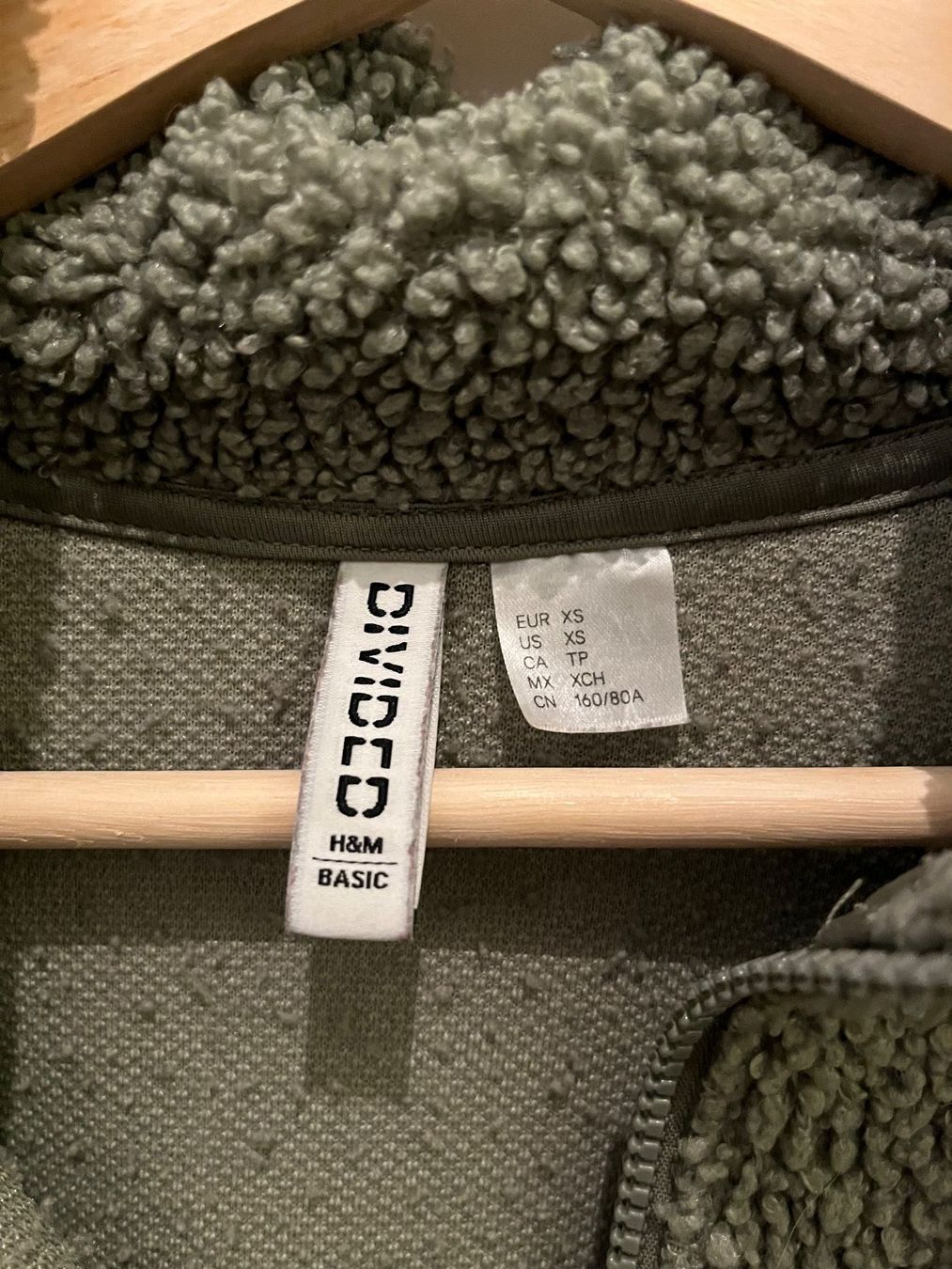 H&M Pullover & Sweatshirts: Pullover mit Reissverschluss, Grösse XS – Gebraucht aus Hochdorf von seetaler12 3