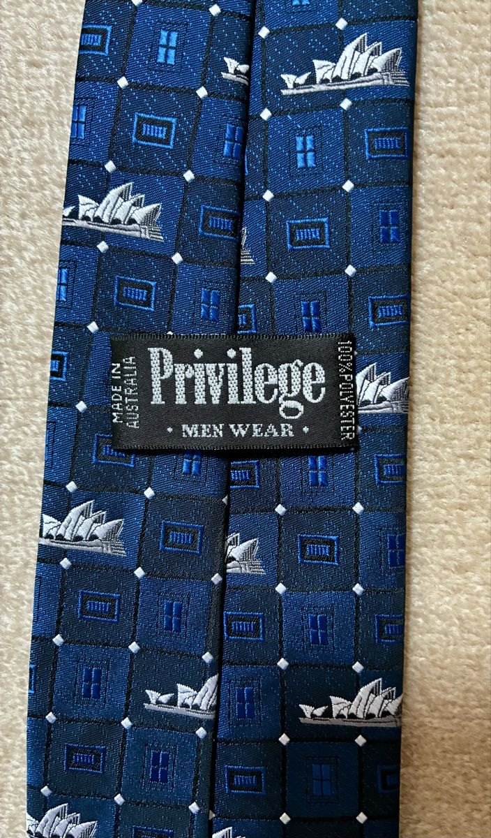 Cravatte: Navy Blue Sydney Opera House Tie Men's Accessory – Nuovo e nell'imballaggio originale da Schaan venduto da RicX-10 2