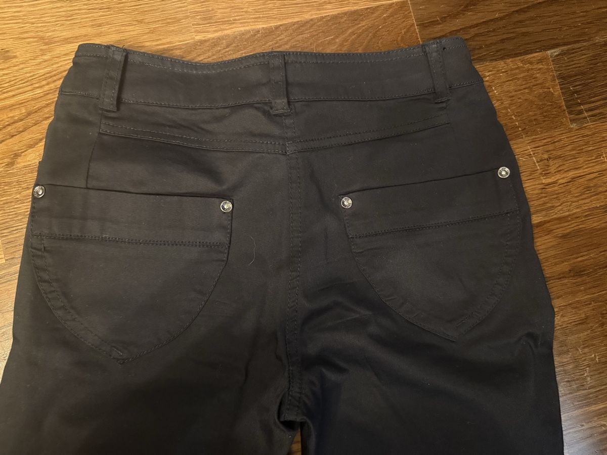 Pantaloni: Black Trousers – Usato da Zürich venduto da Yuece 3
