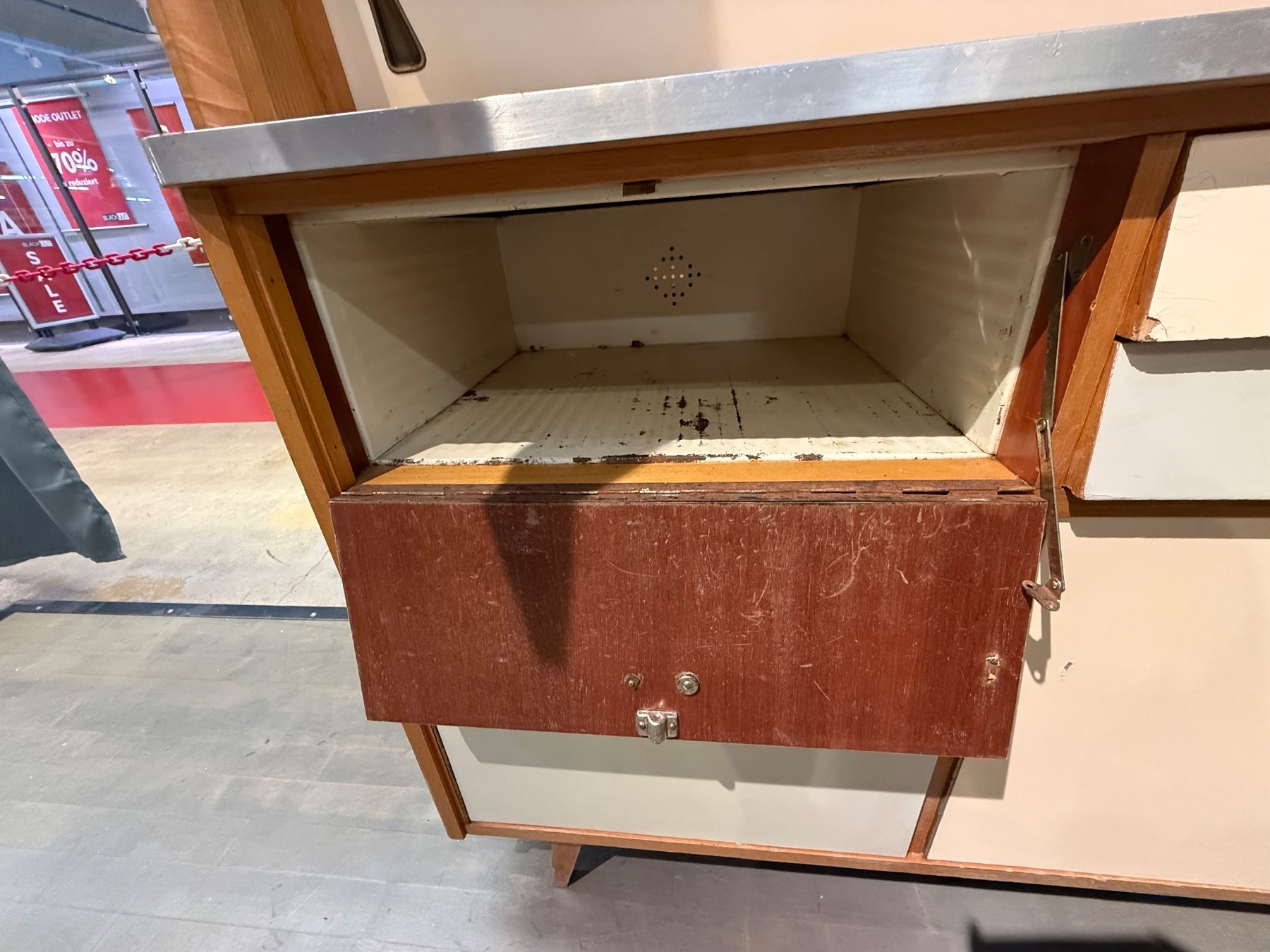 Büffets: Rockabilly Küchenbuffet – Gebraucht aus Fulenbach von Annie.s_Mid_Century 3