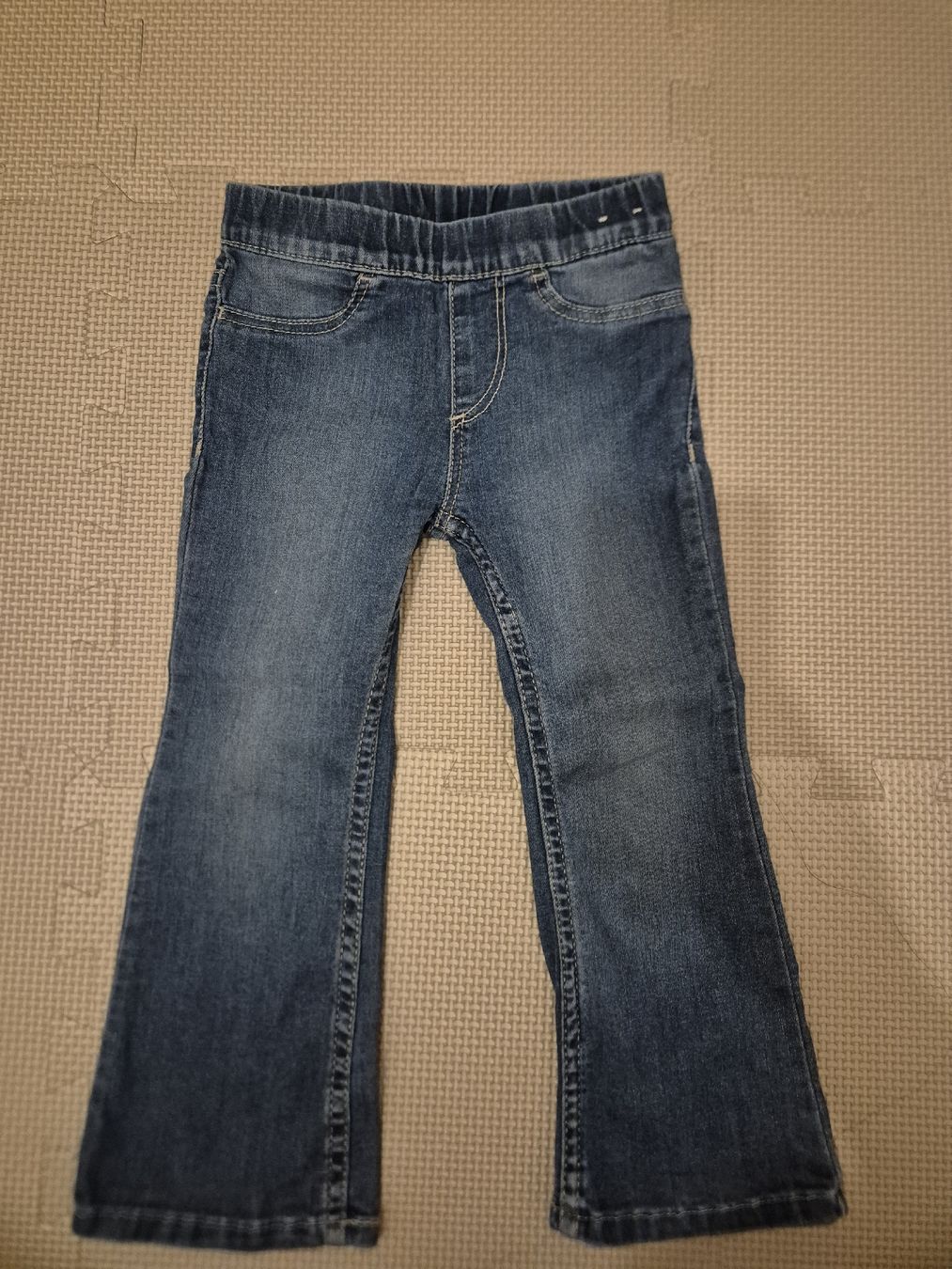 H&M Pantaloni: H&M Gr. 92 – Nuovo (secondo la descrizione) da Villars-sur-Glâne venduto da Thalimey