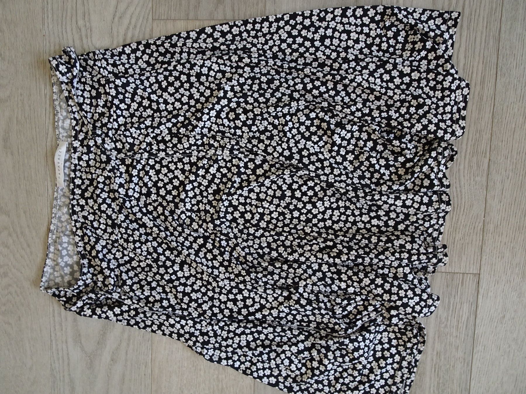 Gonne: Beach Rock schwarz weiss mit Stretch, Gr. 44 – Nuovo (secondo la descrizione) da Winterthur venduto da Riiita 1