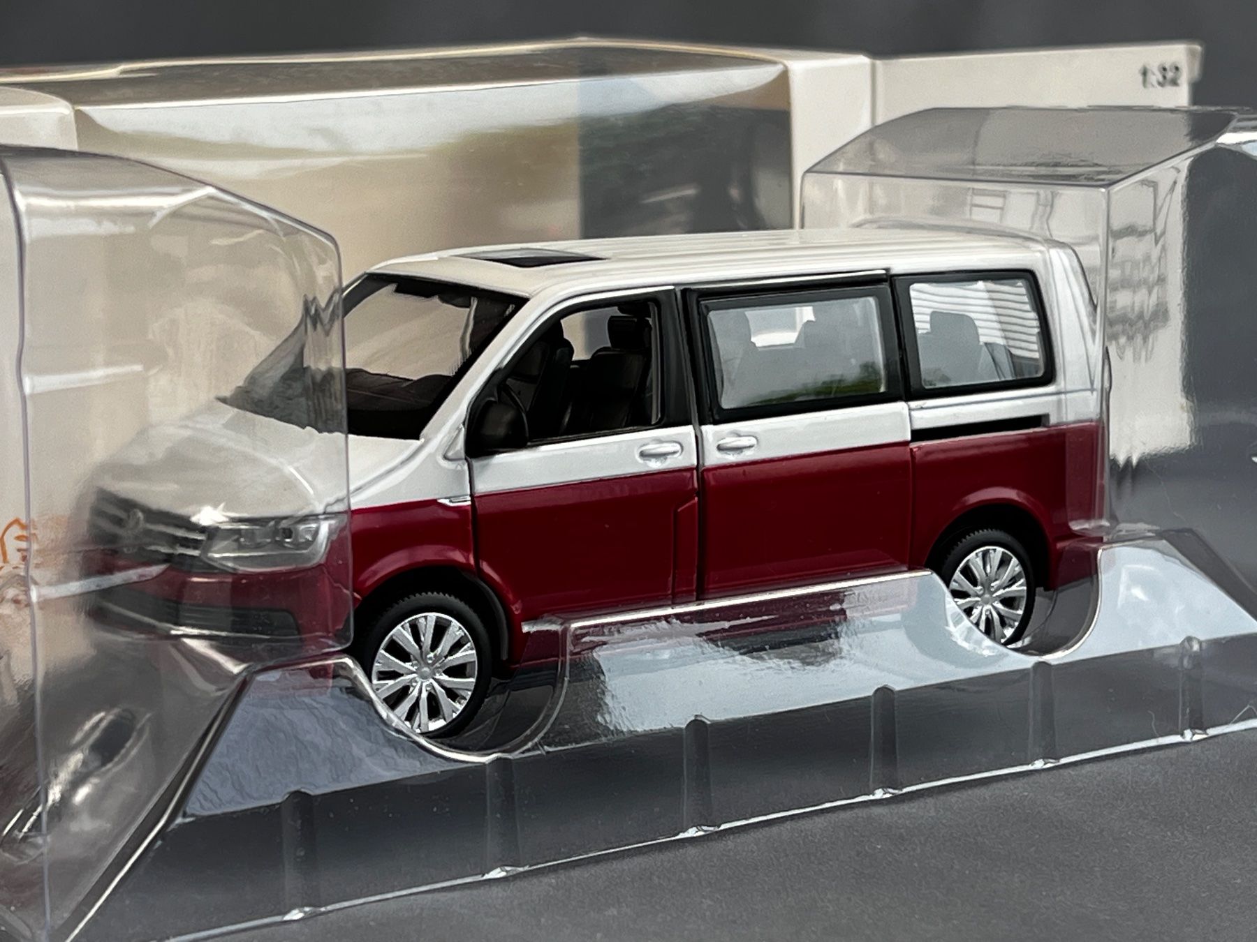 Kit di modellismo & Modellini statici: VW T6 Multivan officially authorized 1:32 model – Nuovo e nell'imballaggio originale da Thônex venduto da lufoto 4