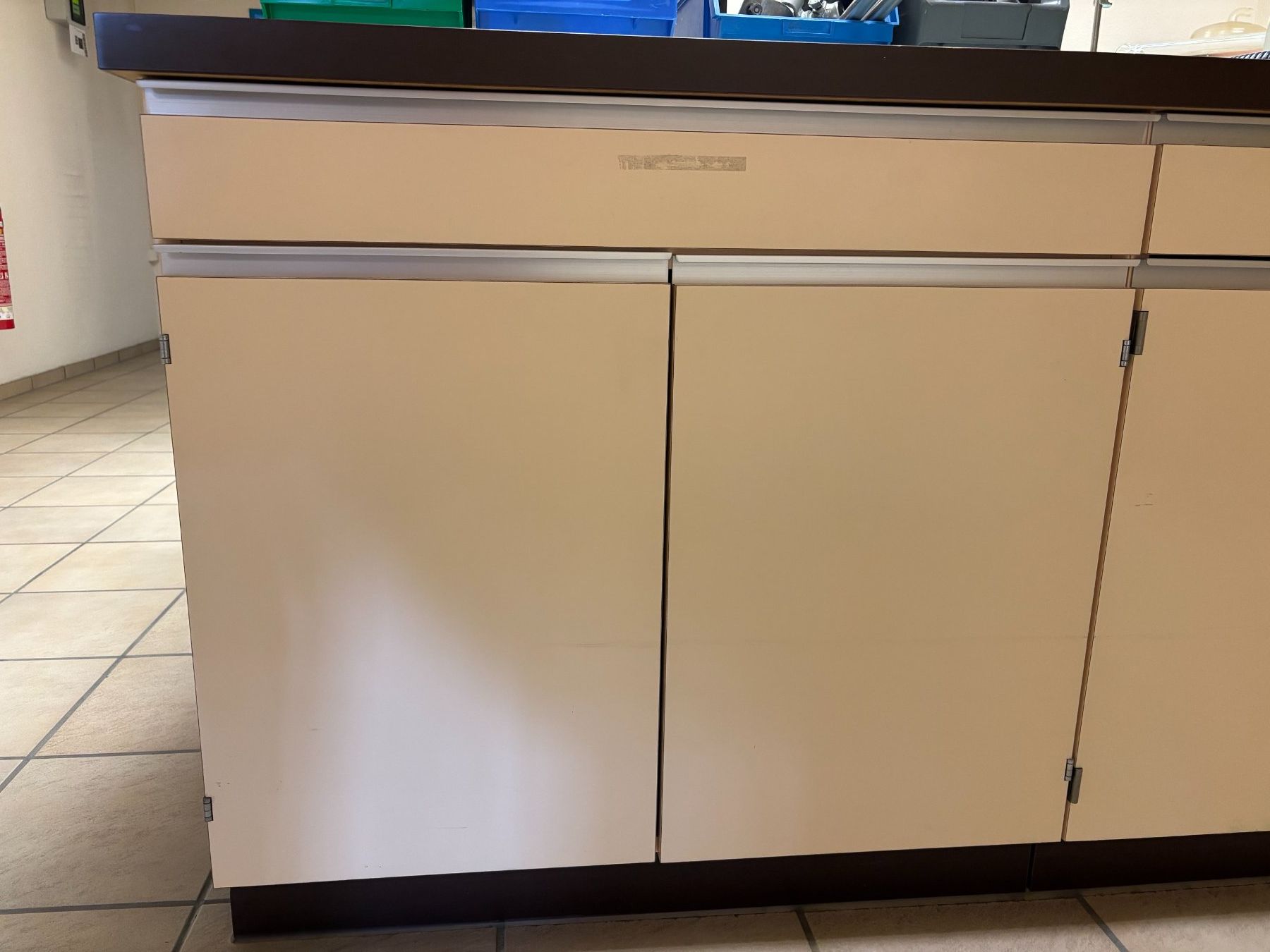 Schränke: Labormöbel/Werkstattmöbel/Ladenmöbel – Gebraucht aus Lauwil von Tanner13 5