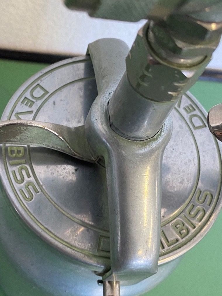 Tutti gli attrezzi: DEVILBISS pistolet succion advance – Usato da Aarberg venduto da SNMachines 8