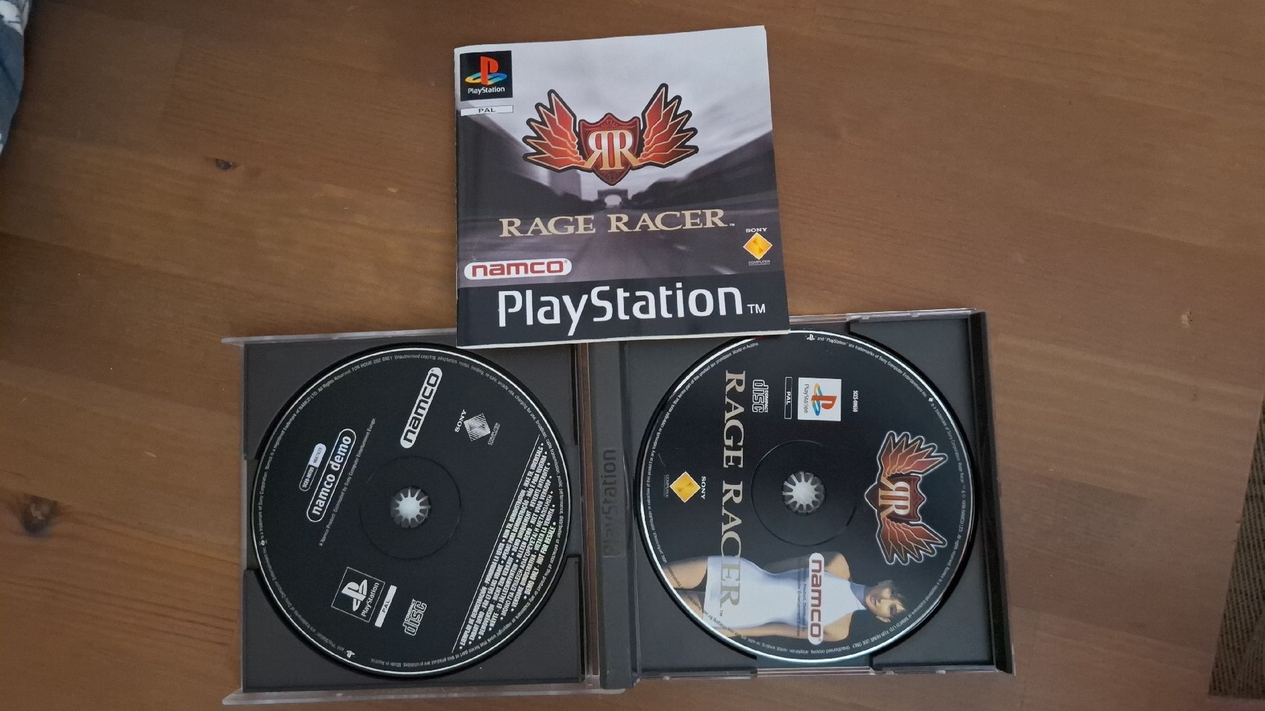 Giochi: Jeu PS1 Rage Racer - complet, boîte abimée  – Usato da Fiaugères venduto da Fiaugeres1609 2