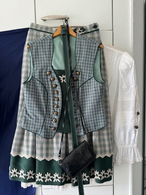 Lots de vêtements: Echtes Dirndl Marke "Helene Strasser" – D'occasion à Bürglen TG par Ventus999 2