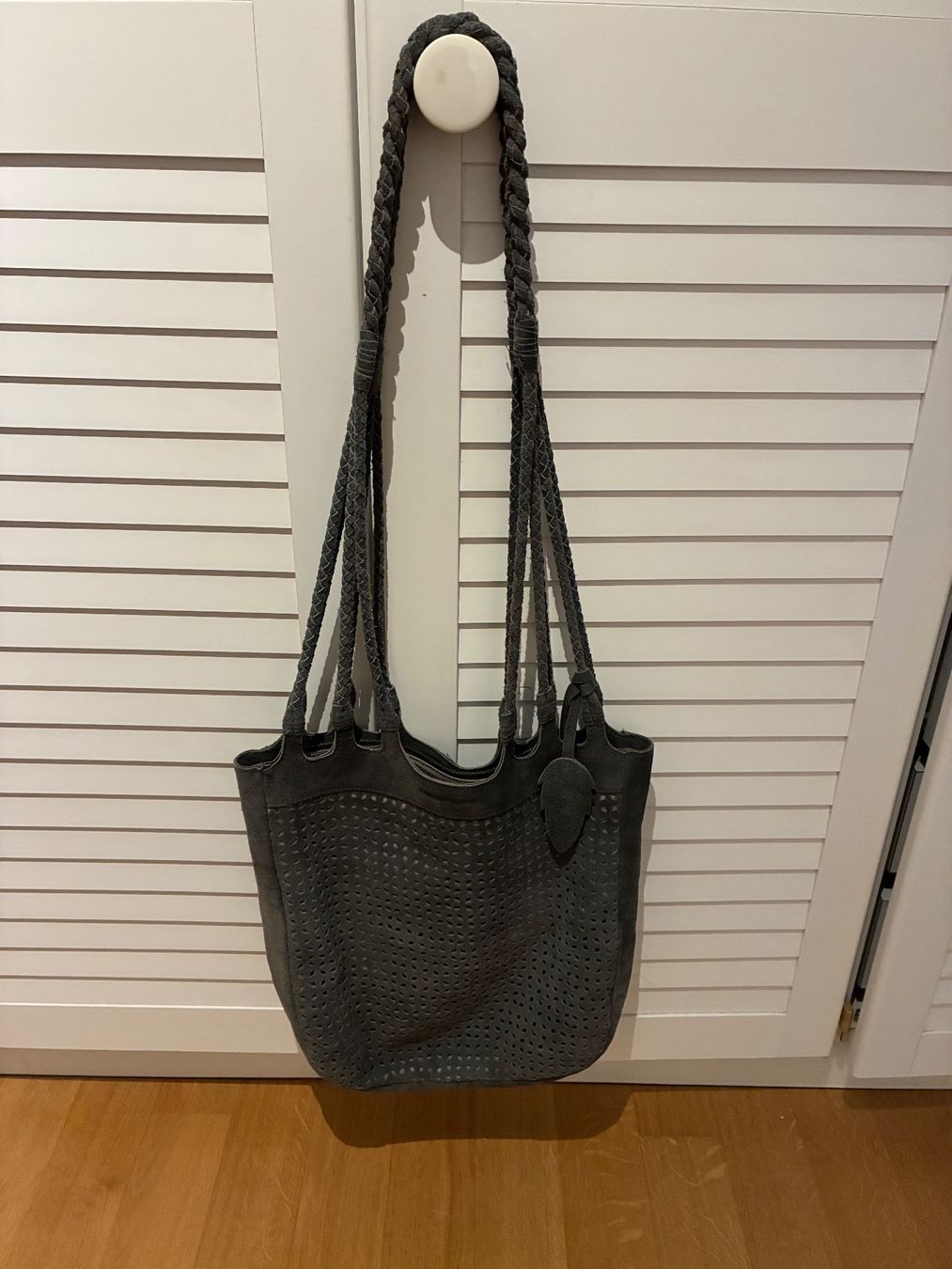 Borse da donna: Trendige Wildledertasche in grau.. – Nuovo (secondo la descrizione) da Luzern venduto da Hans1937 1