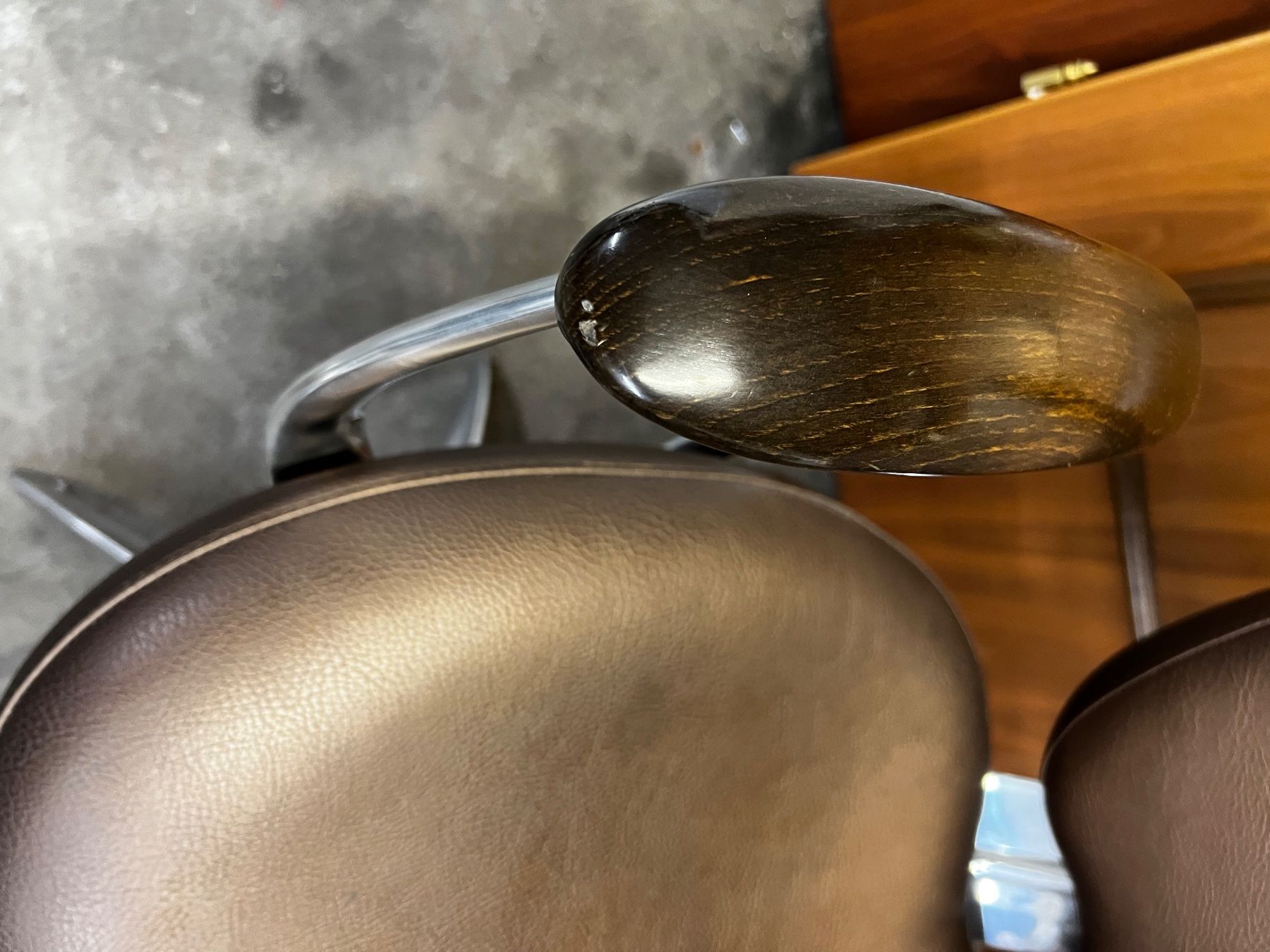 Kosmetik-& Massageliegen: Friseursessel – Gebraucht aus Trasadingen von Kaffee.mann 8
